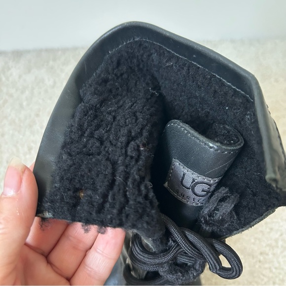 Ugg Butte Toddler Size 2 Snow Boots Waterproof Boys Girls - Picture 7 of 9